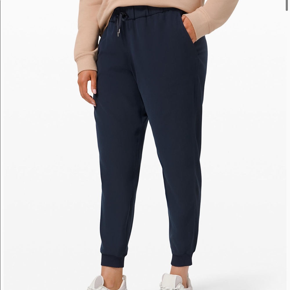 Lululemong Joggers navy blue (sz 4)